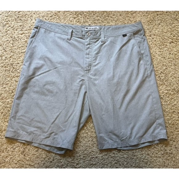 Travis Mathew Men's Light Gray Beck Chino Golf Shorts Size 40 Waist EUC - Picture 1 of 6